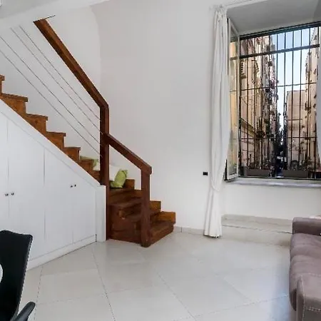 Santi Apostoli House アパート *